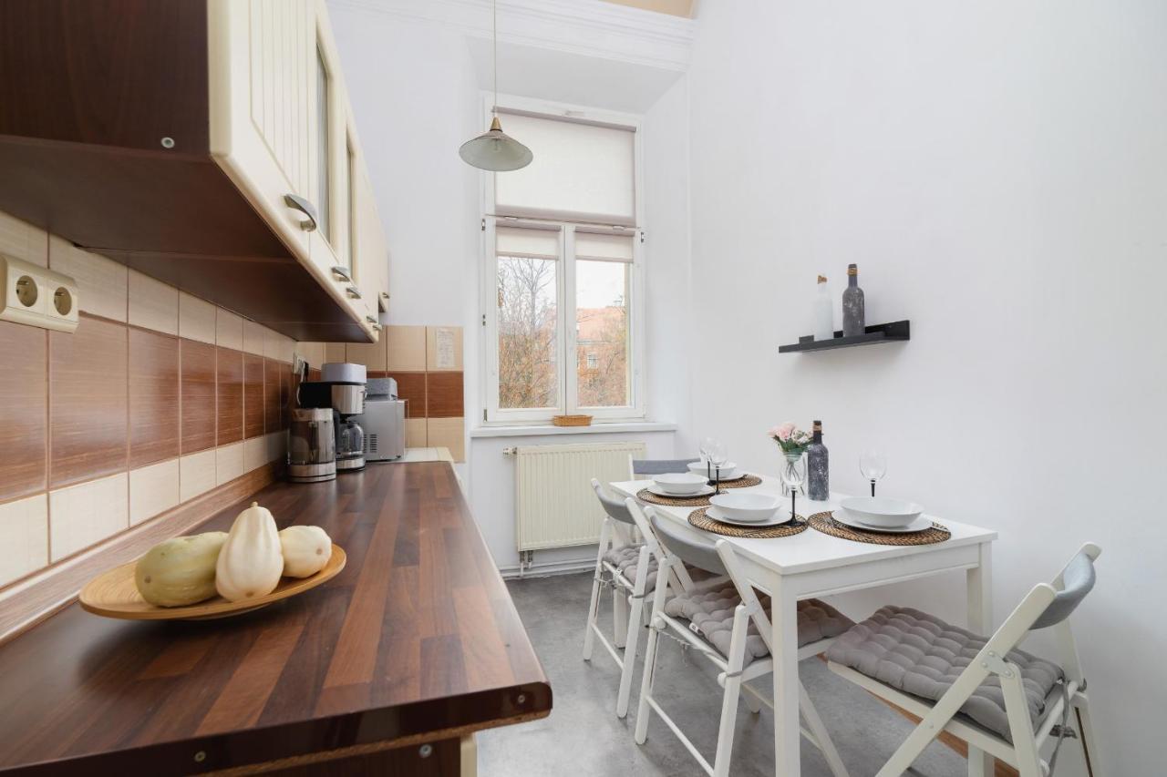 Apartment Podwale Uj Downtown Cracow By Renters *