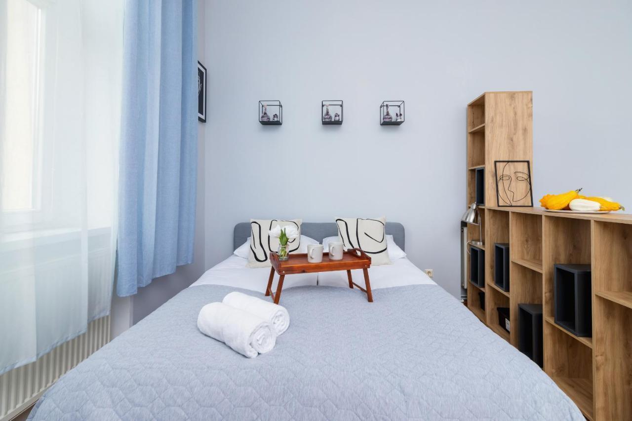 Apartment Podwale Uj Downtown Cracow By Renters Krakow
