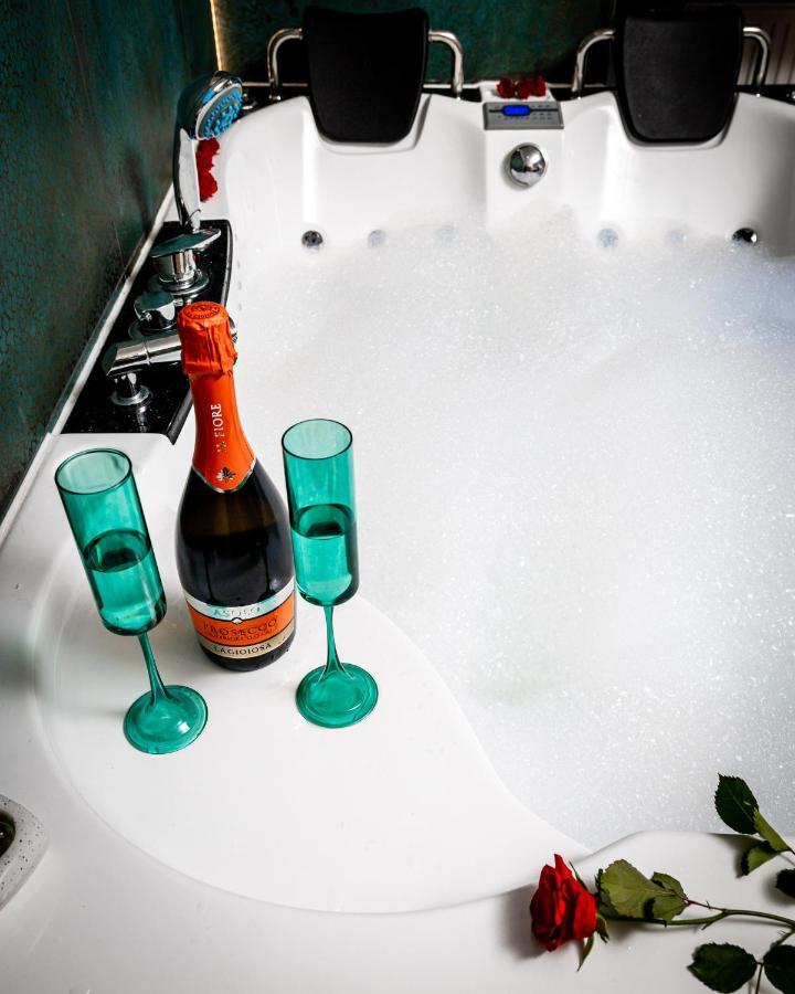 Appartement Jacuzzi & Bike Apartment, *