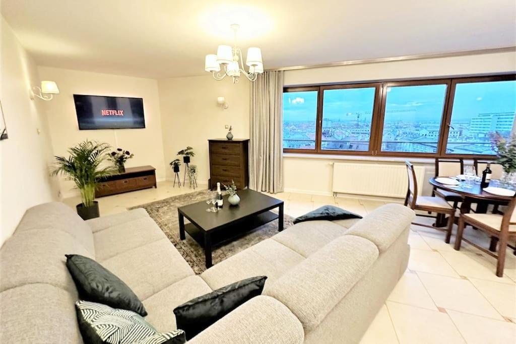 Exclusive Penthouse Near Citycenter 120m2 +netflix