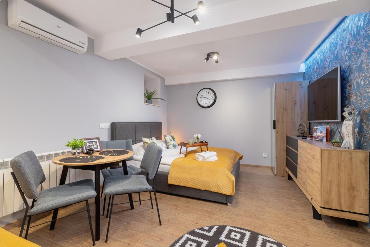 Underground Kielecka Rondo Mogilskie By Renters * Krakau