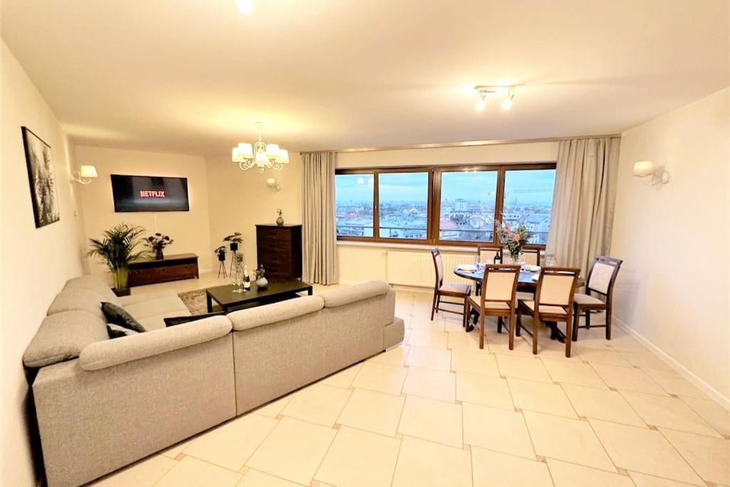Exclusive Penthouse Near Citycenter 120m2 +netflix * Krakau
