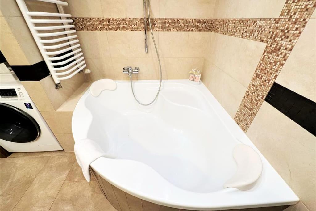 Exclusive Penthouse Near Citycenter 120m2 +netflix *