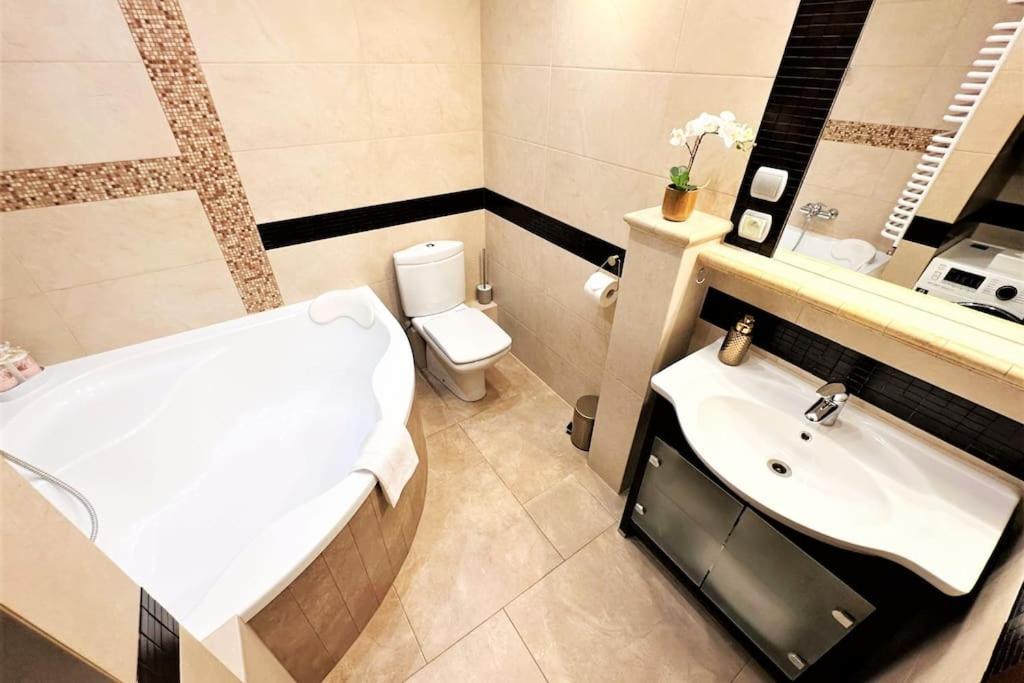 Exclusive Penthouse Near Citycenter 120m2 +netflix