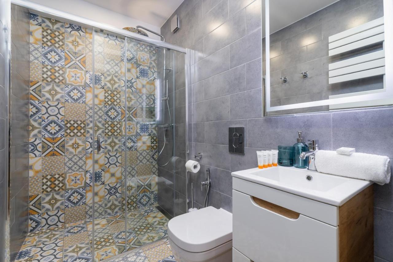 Underground Kielecka Rondo Mogilskie By Renters Apartament