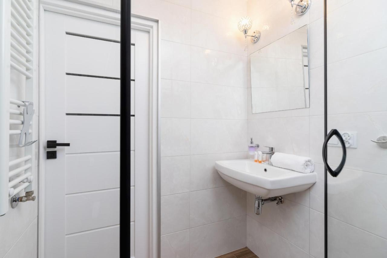 Grota Roweckiego Ruczaj Cracow By Renters Apartament Kraków