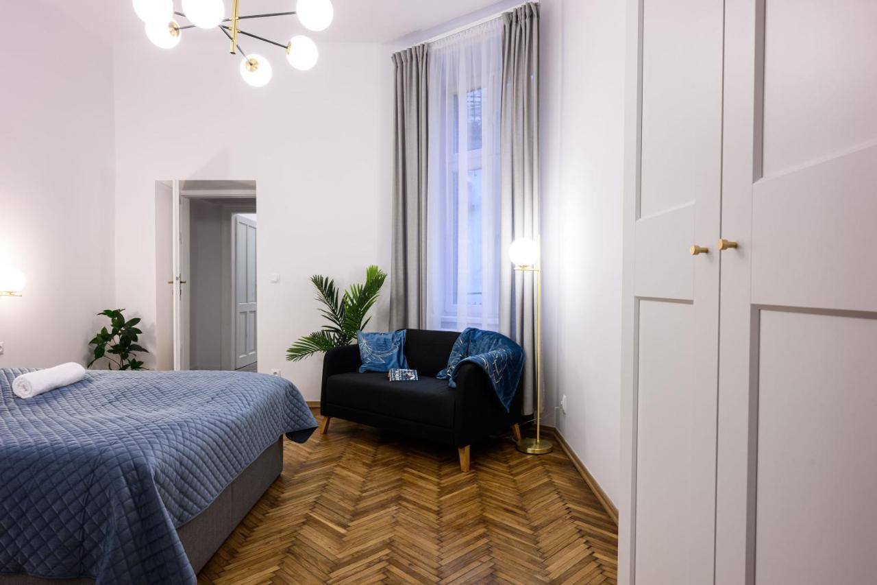 Unique Style Old Town - 25 Min From The Airport - By Homelike *