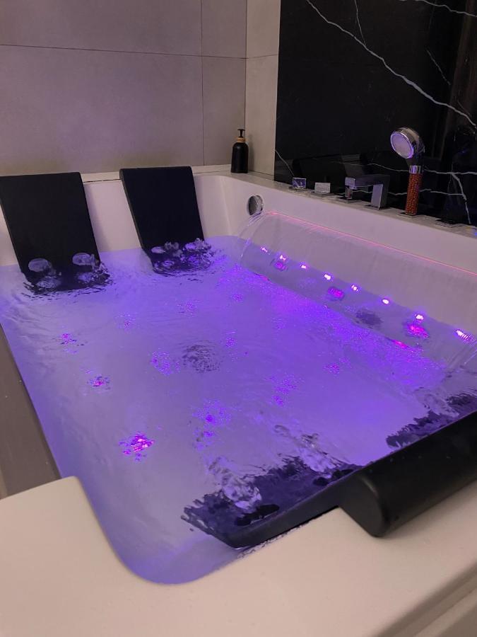 Z Jacuzzi Apartment