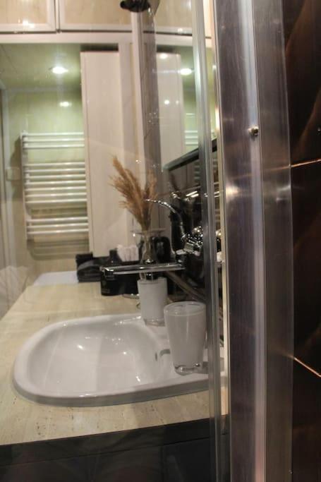 Uroczy, Jasny Apartament Oraz Bezplatny Parking! *