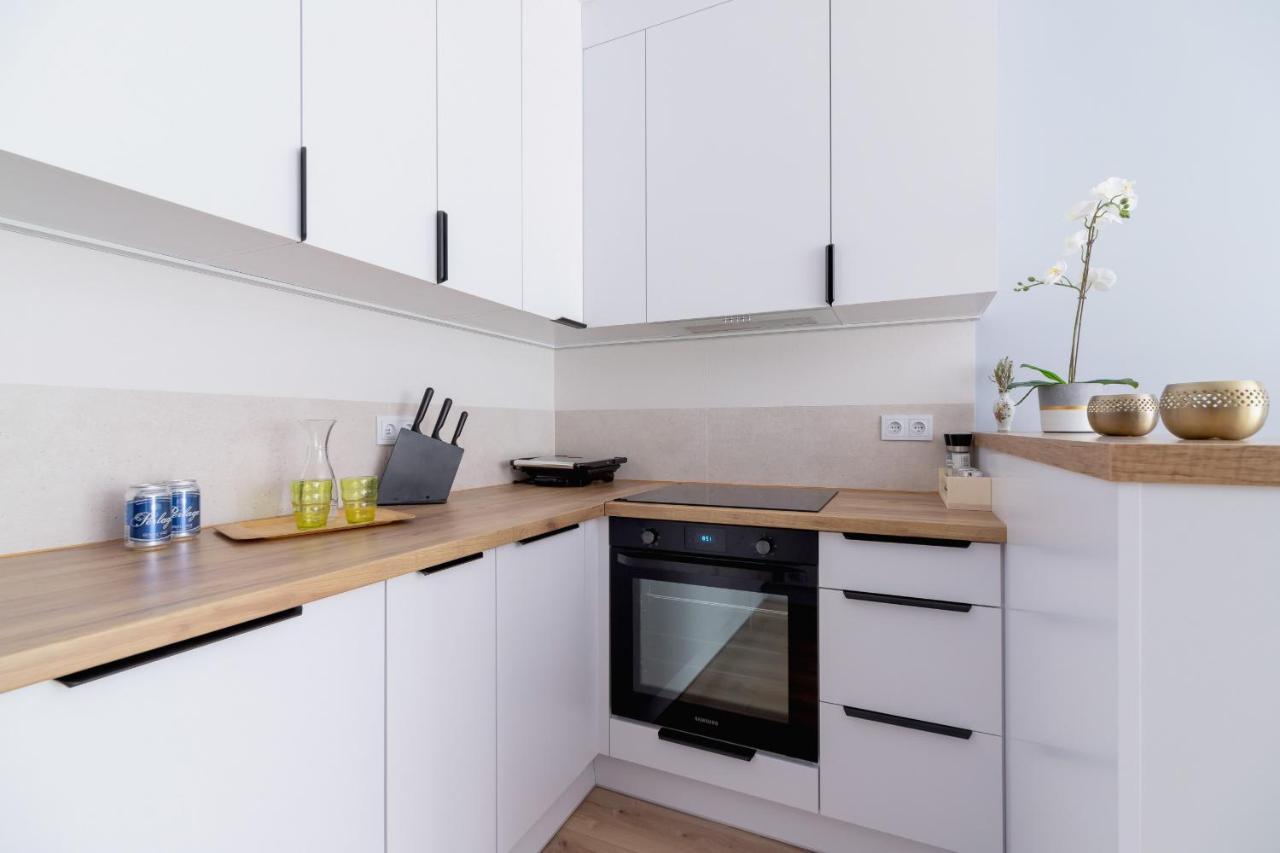 Tauron Arena Premium With Underground & Outdoor Parking By Renters Prestige Appartement