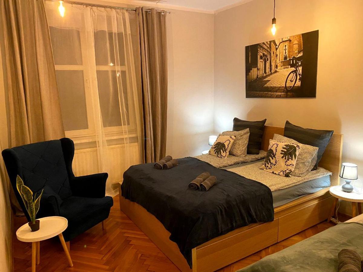 Lares And Penates Apartment *