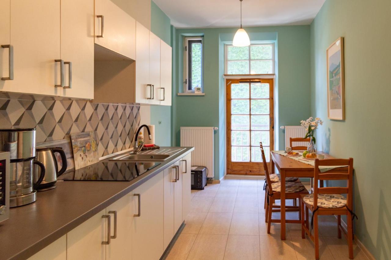 Spacious, & Artistic W/brand New Bathroom! Krakau