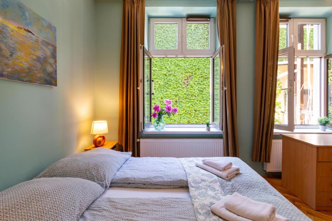 Spacious, & Artistic W/brand New Bathroom! Appartement *