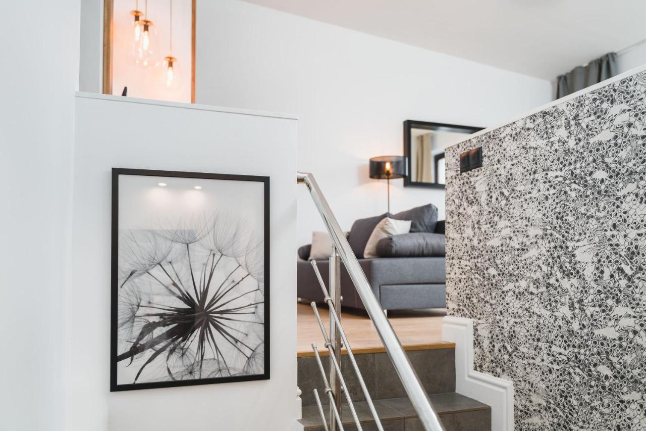 Flower Apartment *