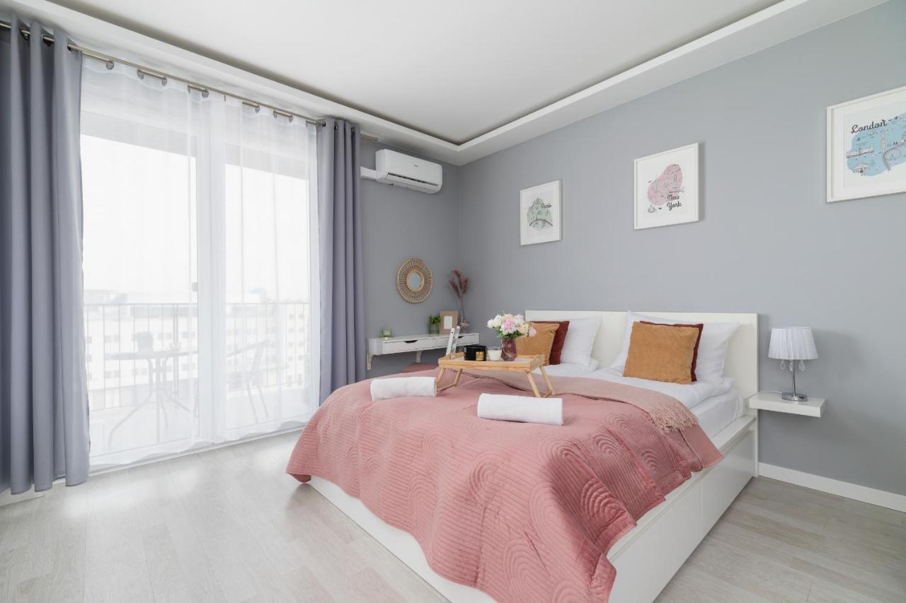 Dobrego Pasterza With Balcony Cracow By Renters Appartement Krakau