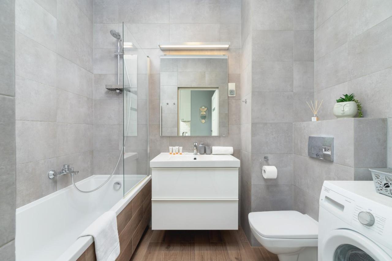Dobrego Pasterza With Balcony Cracow By Renters Appartement Krakau