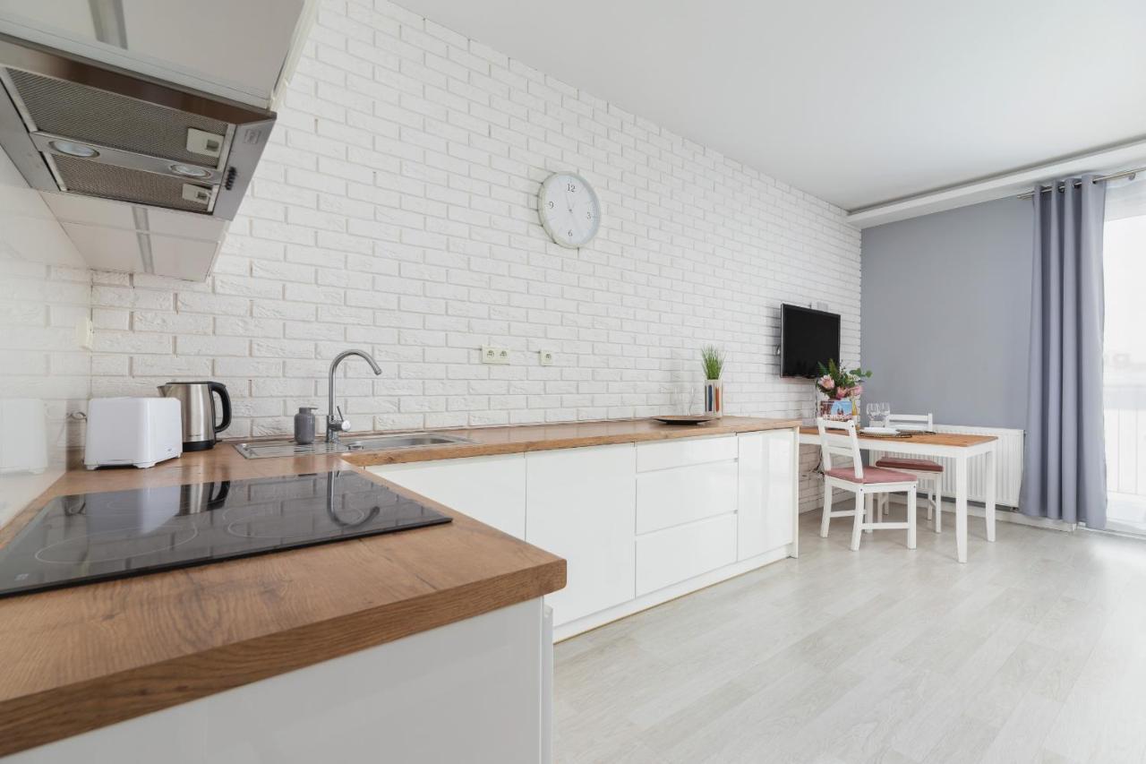 Dobrego Pasterza With Balcony Cracow By Renters Apartament Kraków