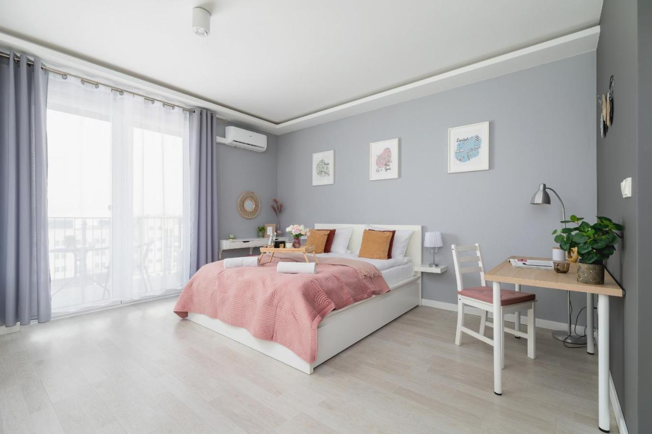 Dobrego Pasterza With Balcony Cracow By Renters Appartement *