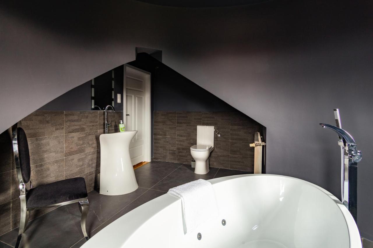 The Castle & - Free Parking - (adults Only) Apartamento