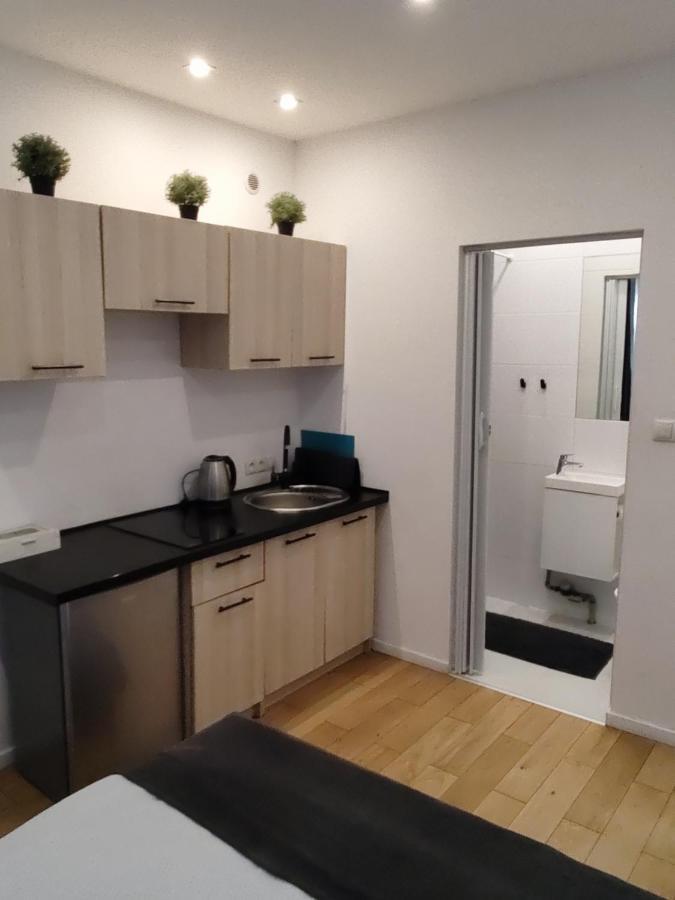 Self Check - In Topolowa Ideal Location Next To Main Rail, 10 Min To Main Square By Foot * Krakow