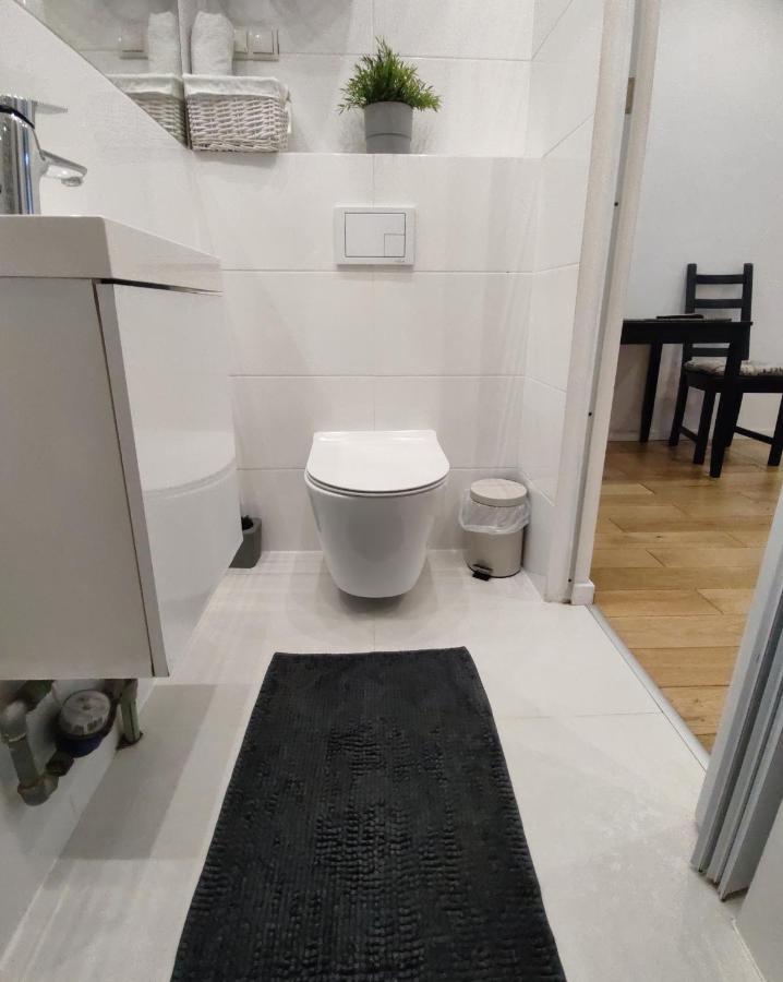 Self Check - In Topolowa Ideal Location Next To Main Rail, 10 Min To Main Square By Foot Apartment Krakow
