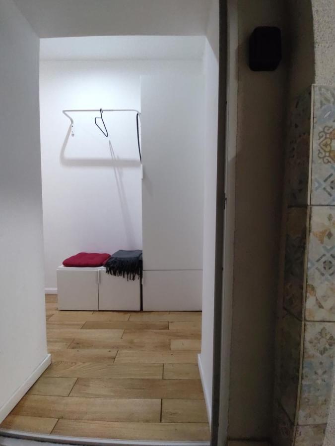 Self Check - In Topolowa Ideal Location Next To Main Rail, 10 Min To Main Square By Foot Apartment *
