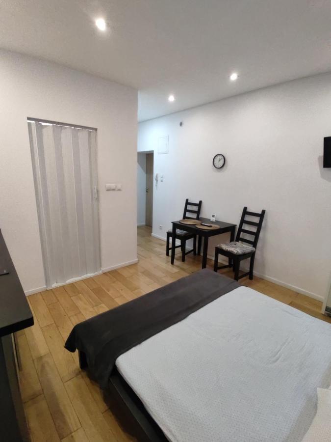 Self Check - In Topolowa Ideal Location Next To Main Rail, 10 Min To Main Square By Foot Apartment *