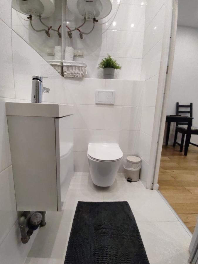 Apartment Self Check - In Topolowa Ideal Location Next To Main Rail, 10 Min To Main Square By Foot