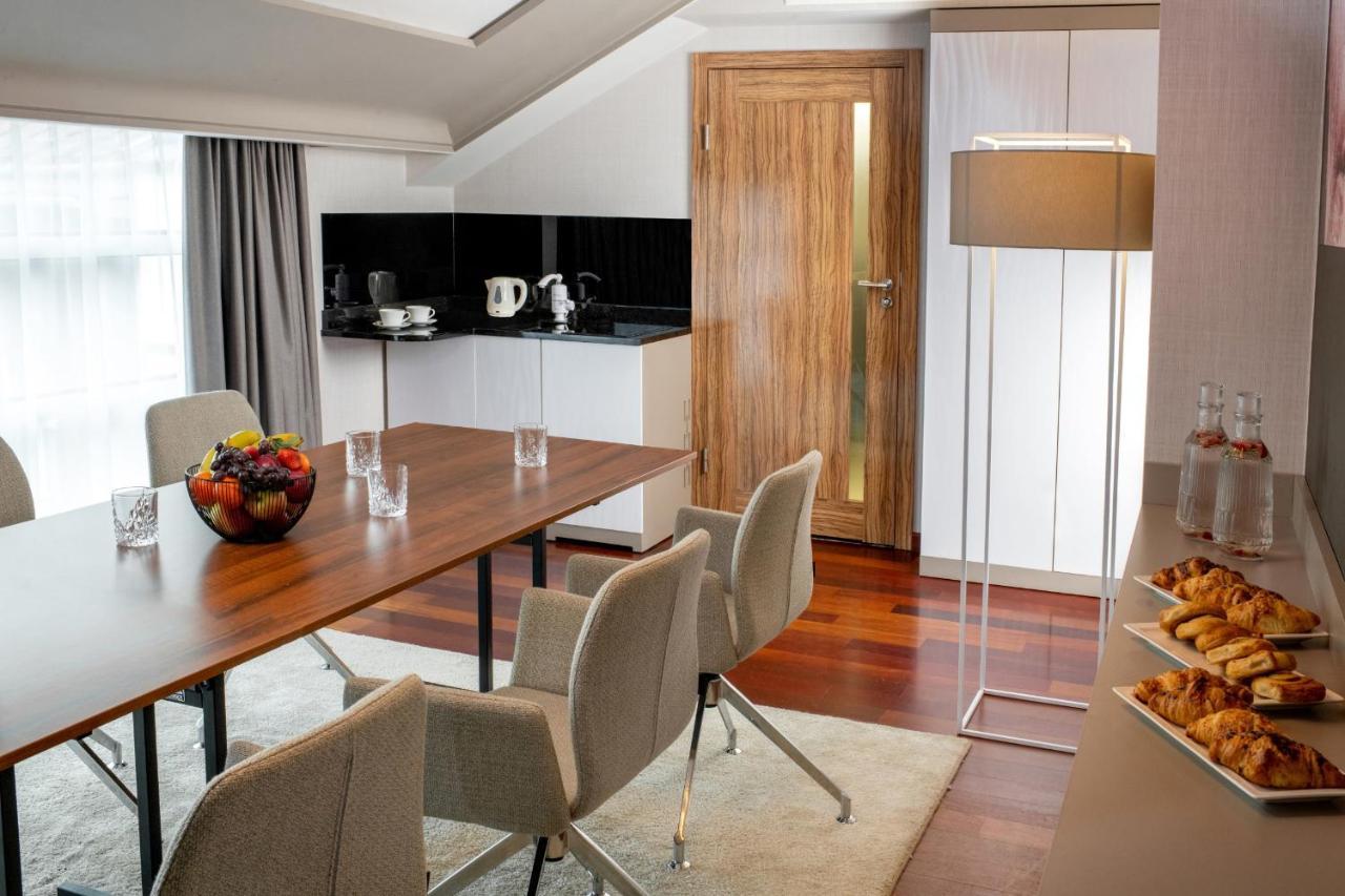 Hotel Leonardo Boutique Center 4*