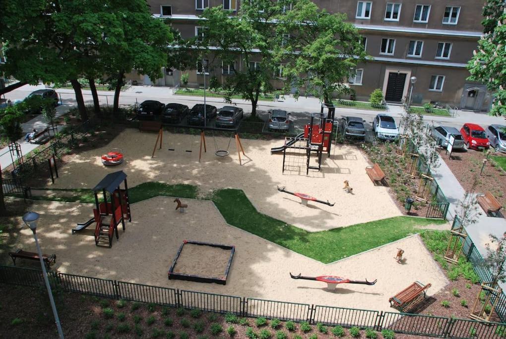 The Soul Of Nowa Huta - Free Garage Apartament