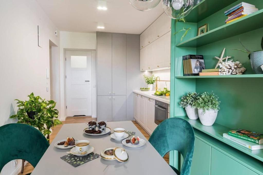 Verdant Oasis - Old Town - By Upstairs