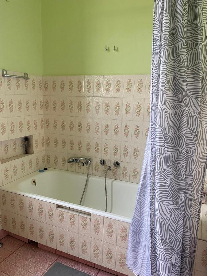 Vintage In Old Town Apartment *