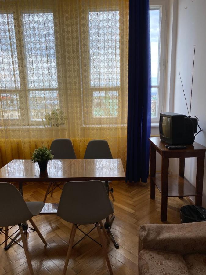 Vintage In Old Town Apartment