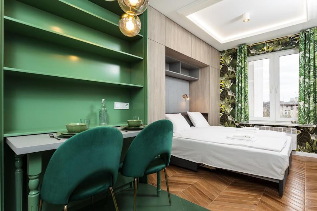 Verdant Oasis - Old Town - By Upstairs Apartment Krakau