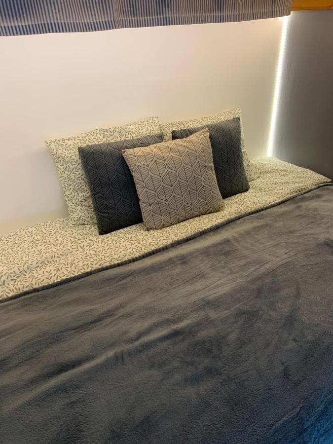 Quiet Corner Apartment *
