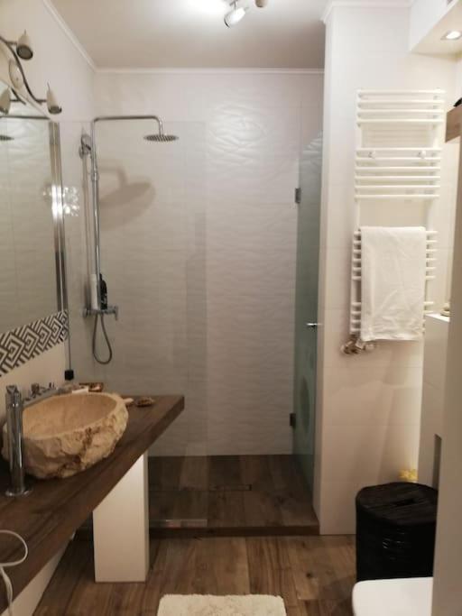 White And Bright With Riverside View And Parking * Krakow