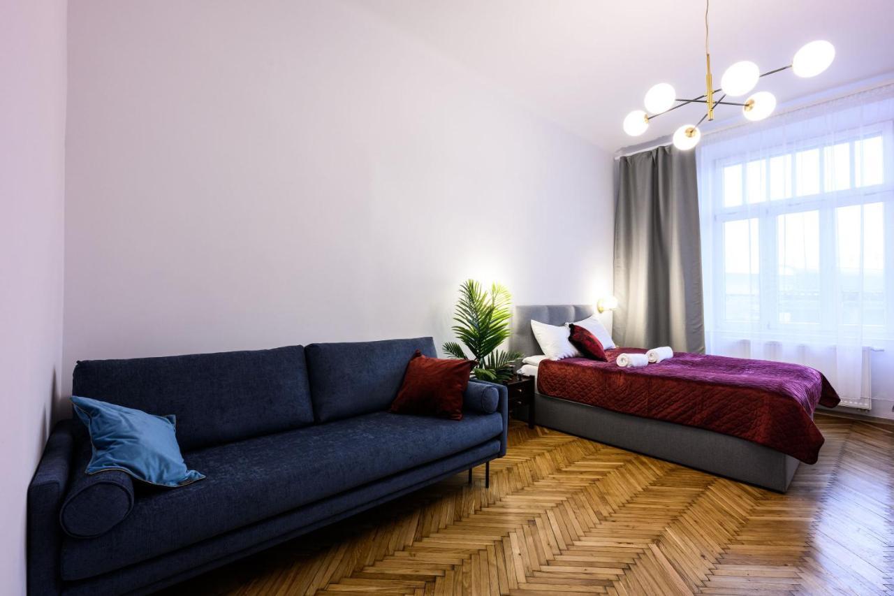 Unique Style Old Town - 25 Min From The Airport - By Homelike