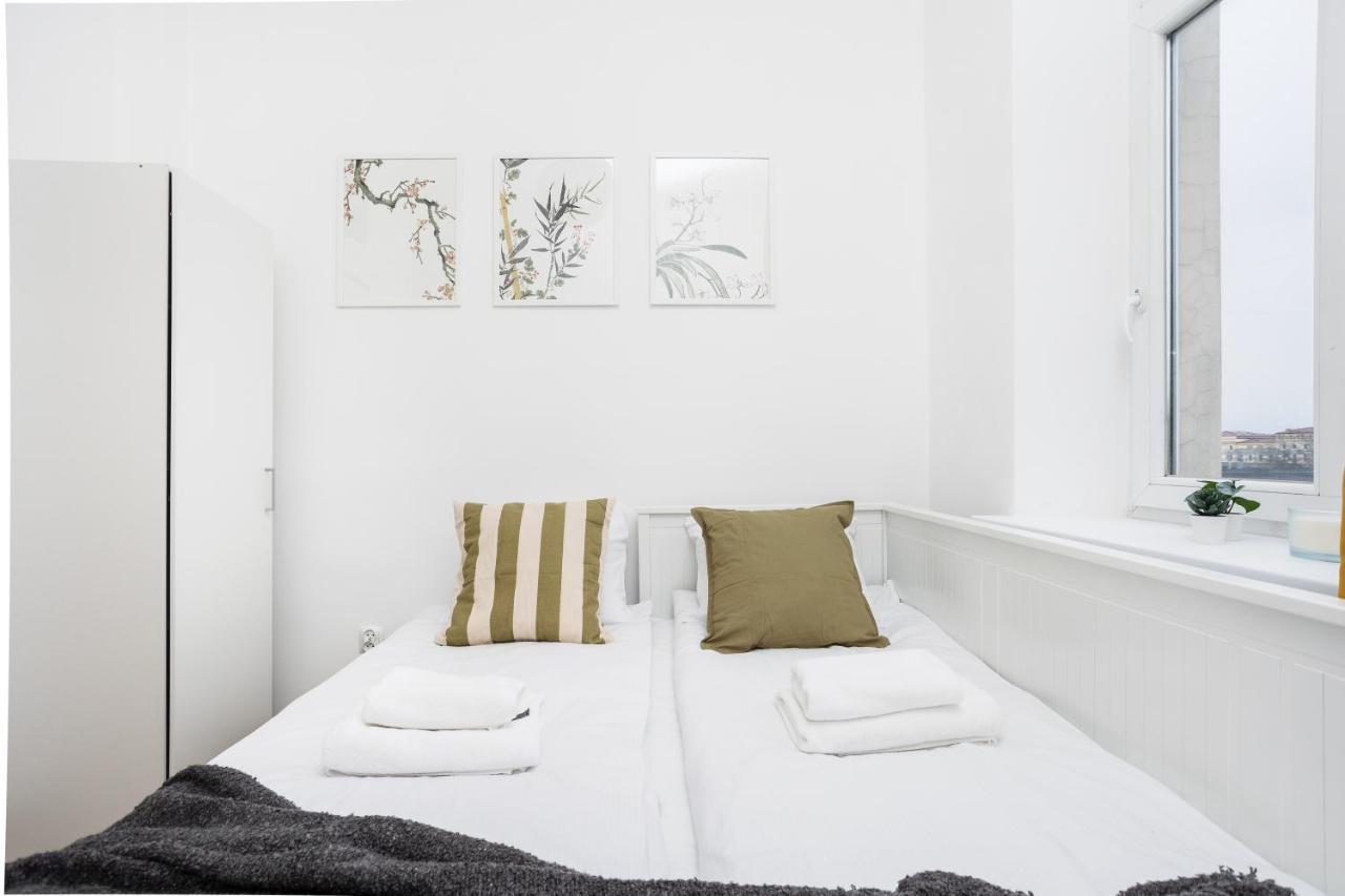 Bosacka X 1' Main Train & Bus Station - By Upstairs Apartament