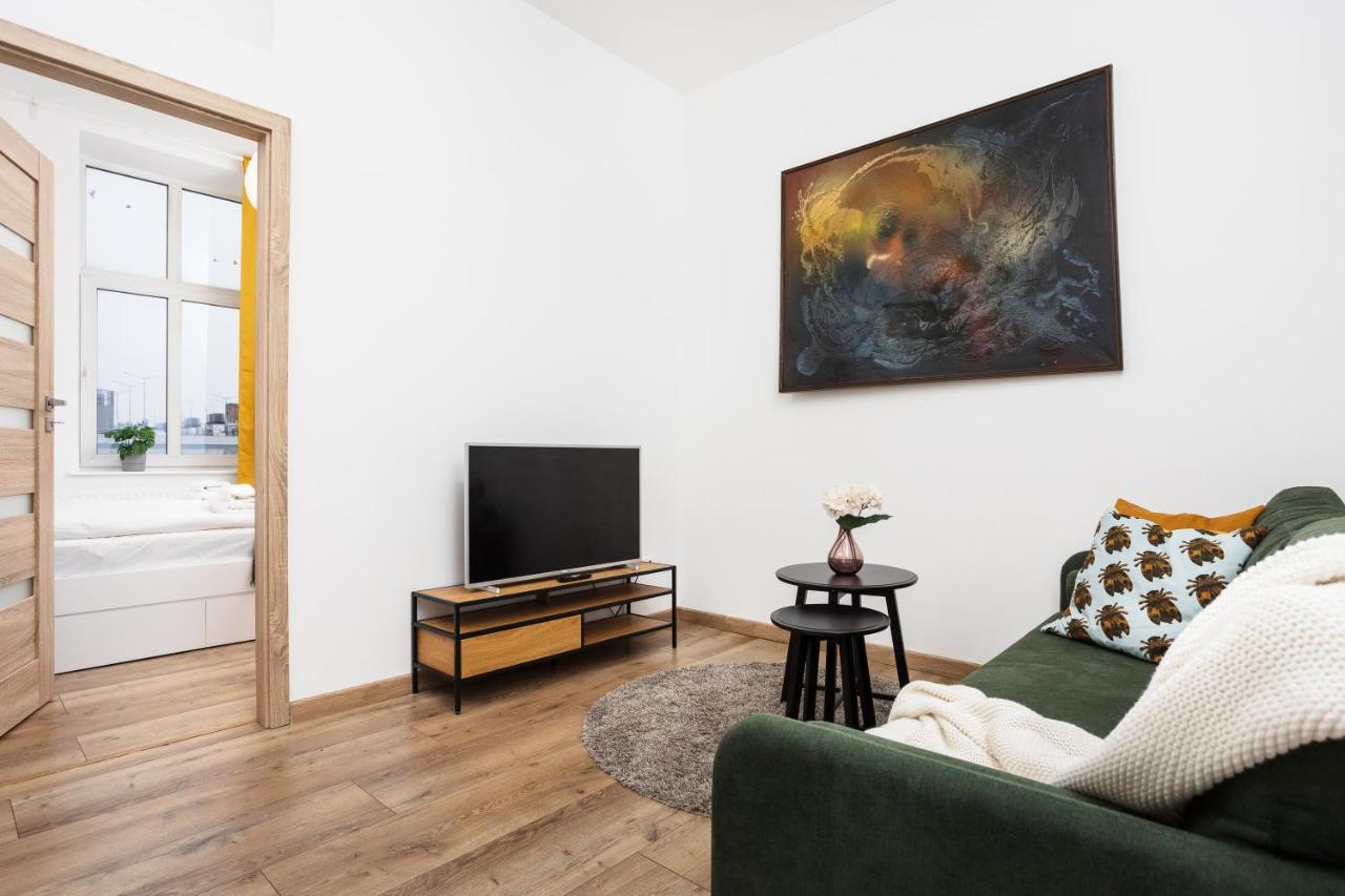 Bosacka X 1' Main Train & Bus Station - By Upstairs Apartament *