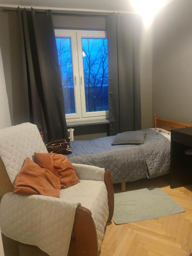 U Cioci Lutki Urocze Mieszkanie Z Balkonem Kraków
