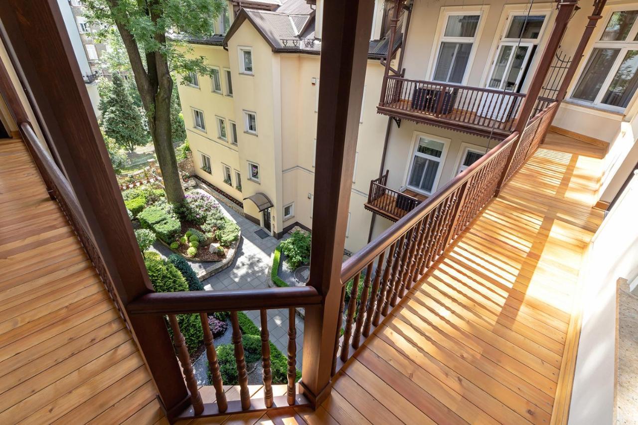 Aparthotel Elegant 2*