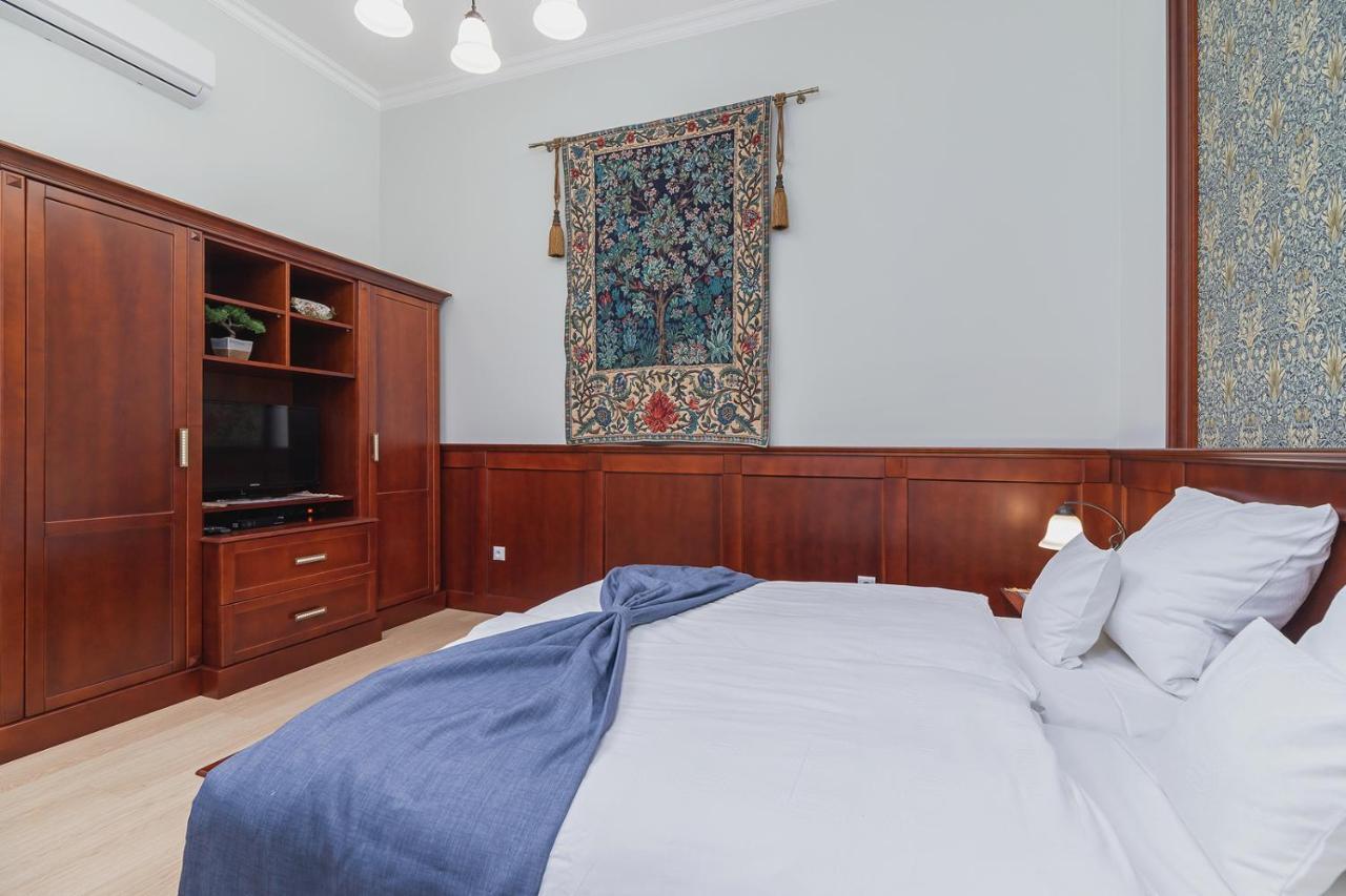 Elegant Aparthotel 2*