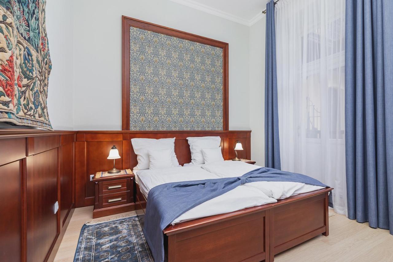 Aparthotel Elegant 2*