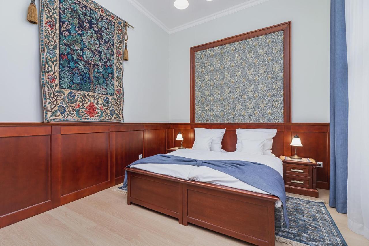 Elegant Aparthotel 2*