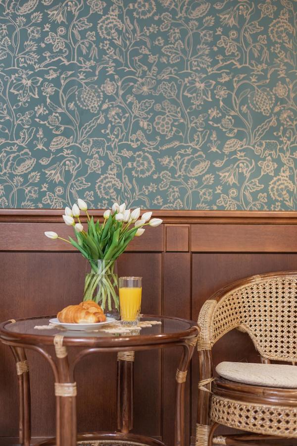Elegant Aparthotel 2*