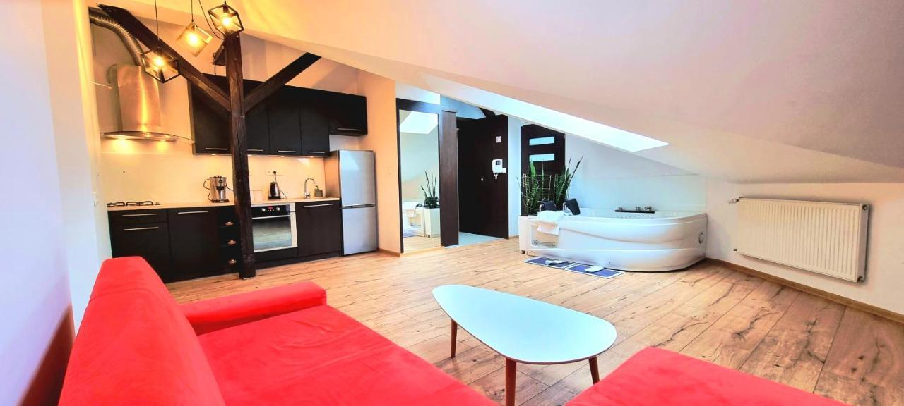 Jacuzzi Bamboo Apartment