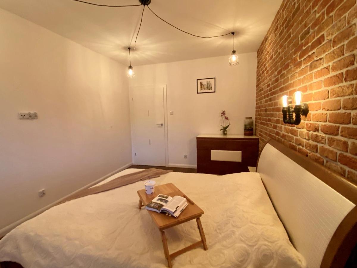 White And Bright With Riverside View And Parking Apartment