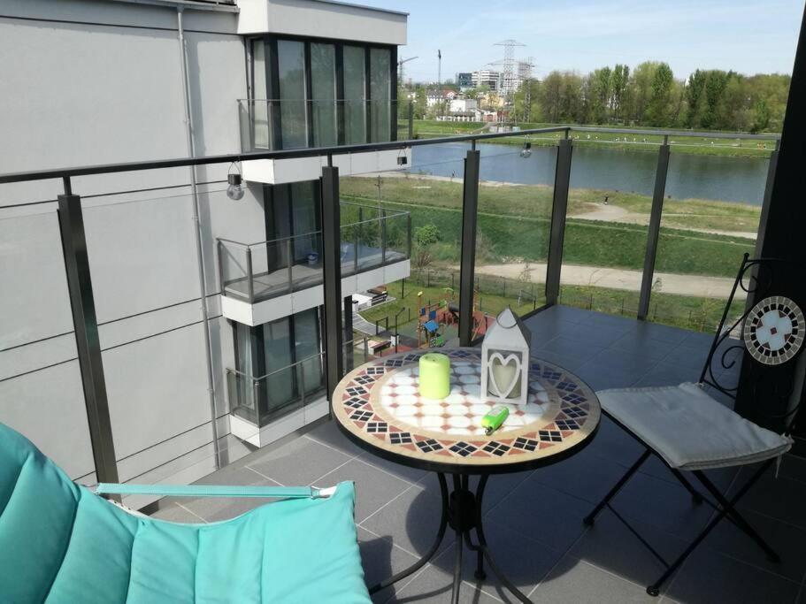 White And Bright With Riverside View And Parking Apartment