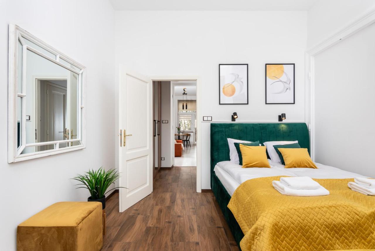 Premium Splendid Old Town - By Upstairs Apartment *