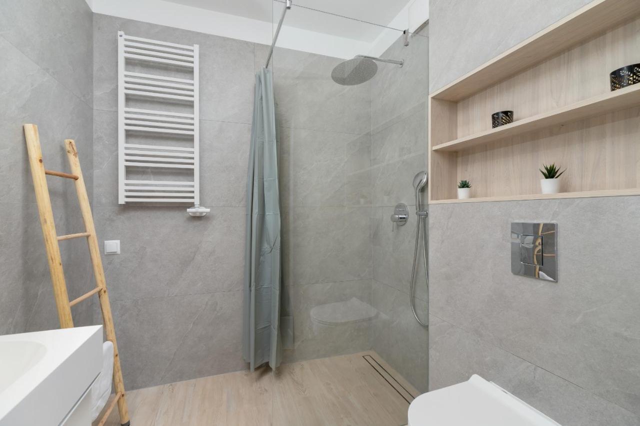 Deluxe With Parking Kacik 10 By Renters Apartment Krakow